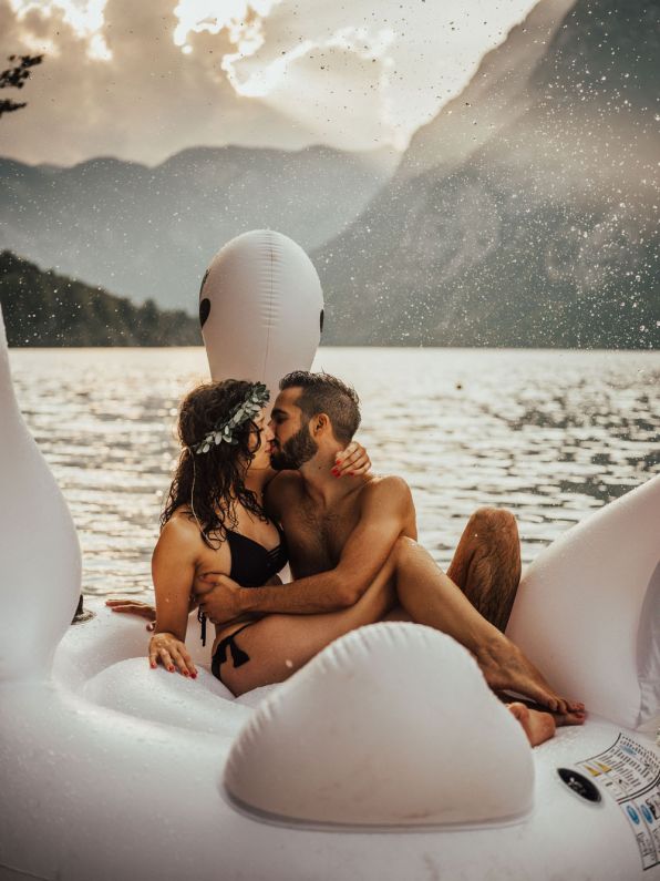 FotografiranjeParaSlapKozjekMangartBohinjskoJezeroLuckePelikanAvtoSproscenofotografiranjeZaljubljenparHribi 59 