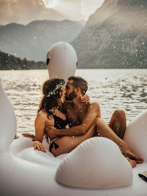 FotografiranjeParaSlapKozjekMangartBohinjskoJezeroLuckePelikanAvtoSproscenofotografiranjeZaljubljenparHribi 60 
